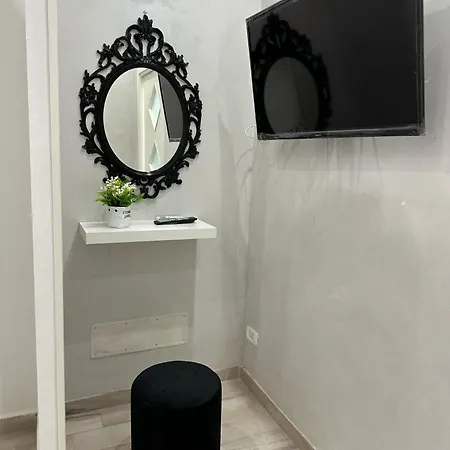 Un Passo Da Dante Naples